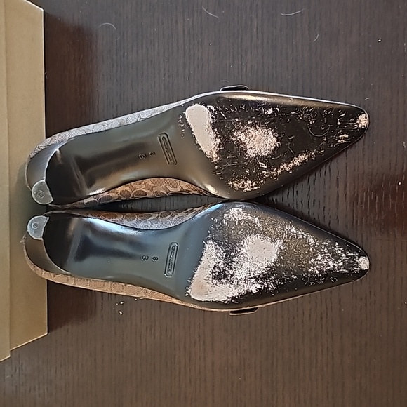🎁Coach Vintage Logo Pumps Heels, NOT OUTLET🎁 - Picture 4 of 7